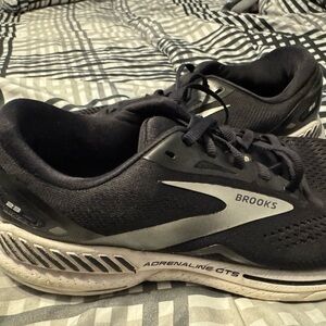 Brooks Men's Black and Gray Athletic Shoes, great condition!